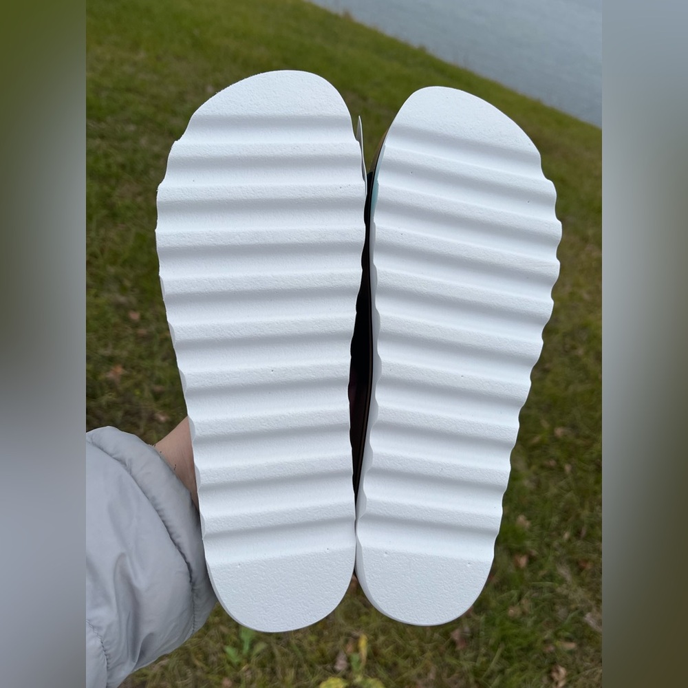 NWT Reef Cushion Vista Hi Sandals Size 9 in Black and White - Picture 4 of 11